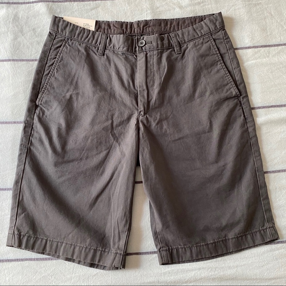 NWT Uniqlo Men’s Dark Grey Chinos Waist 30-33 Med